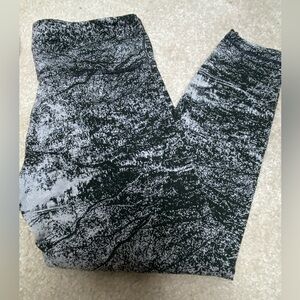 Athleta cropped leggings size large